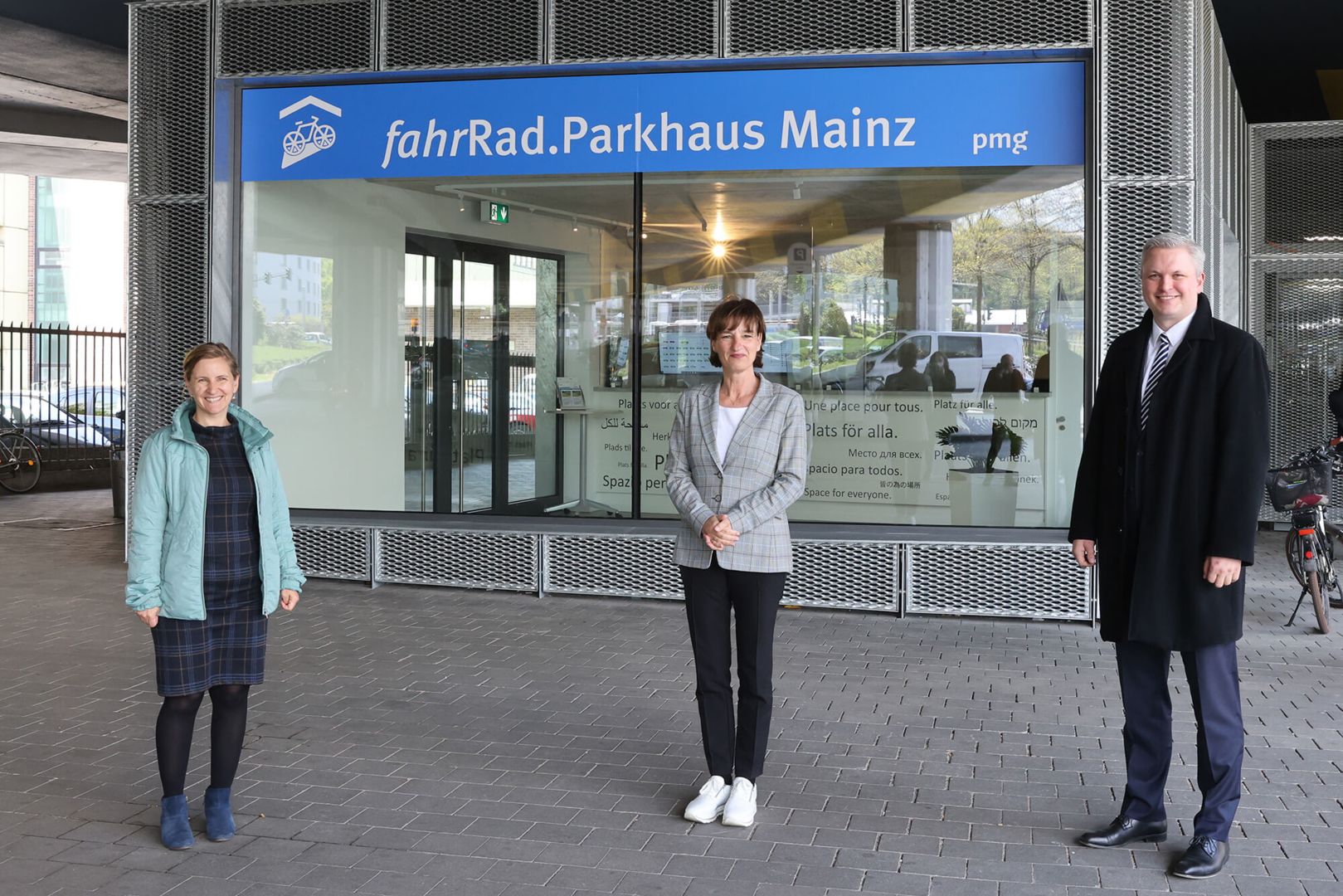 Neues Fahrradparkhaus am Hauptbahnhof (Westeingang) eröffnet