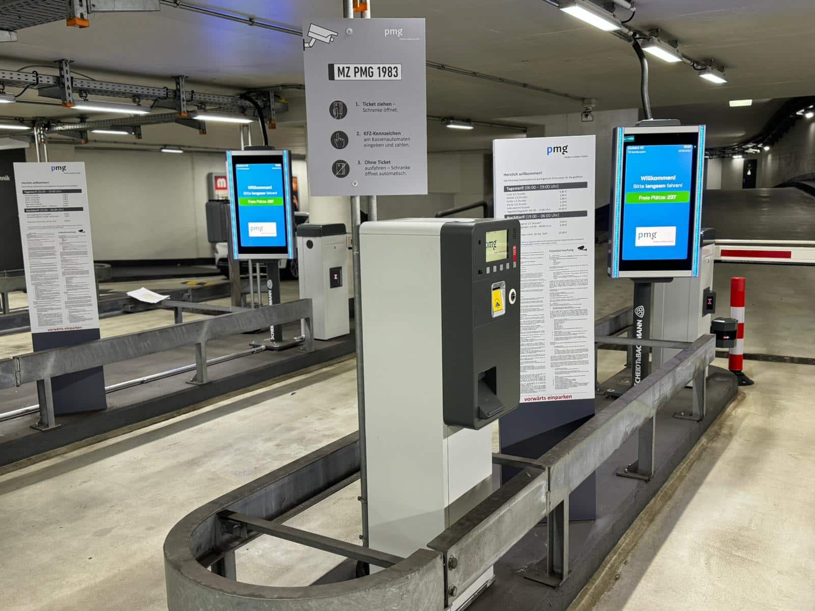 Einfahrt Parkhaus Kenzeichenerkennung