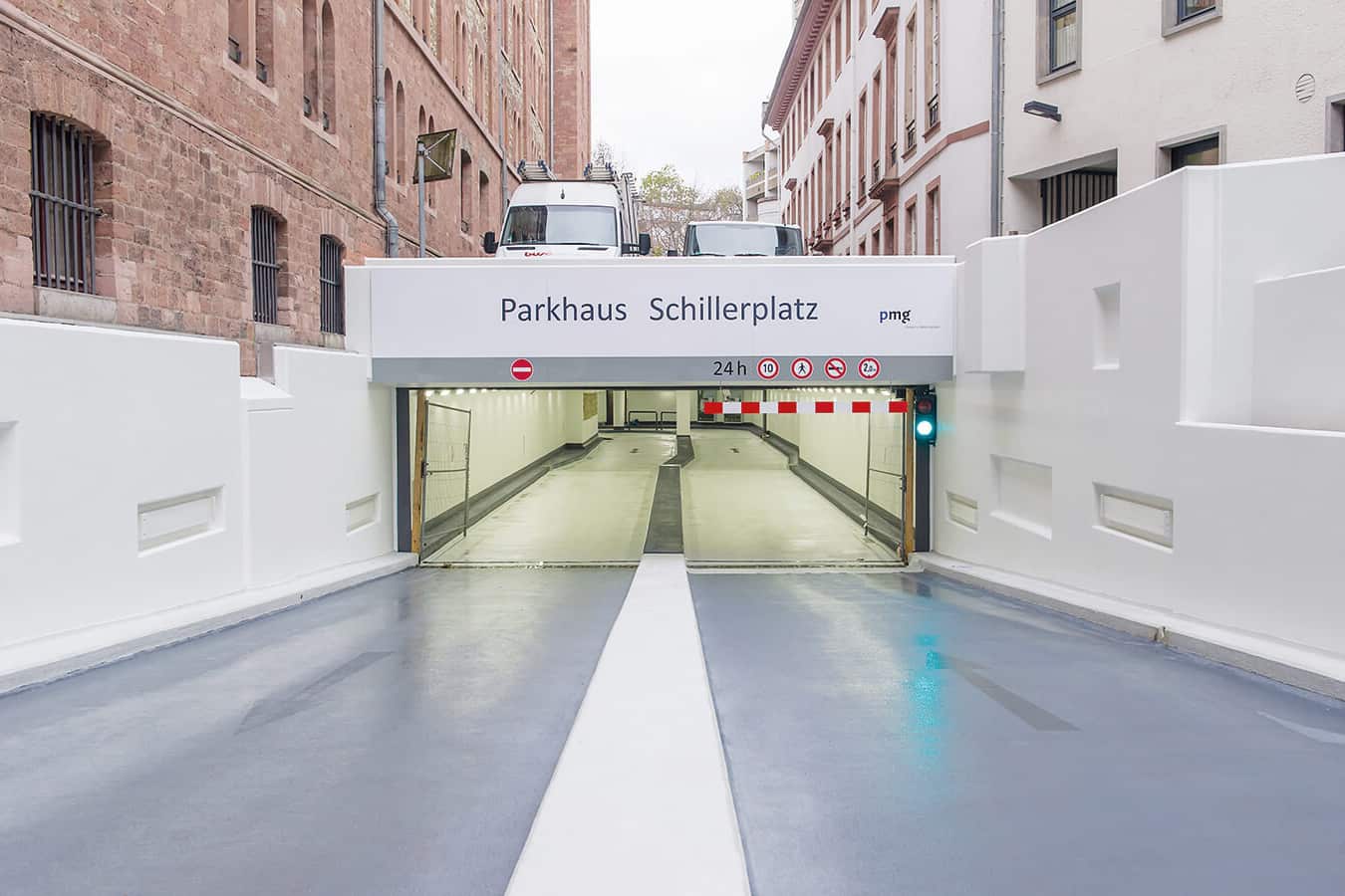 Einfahrt Parkhaus Schillerplatz