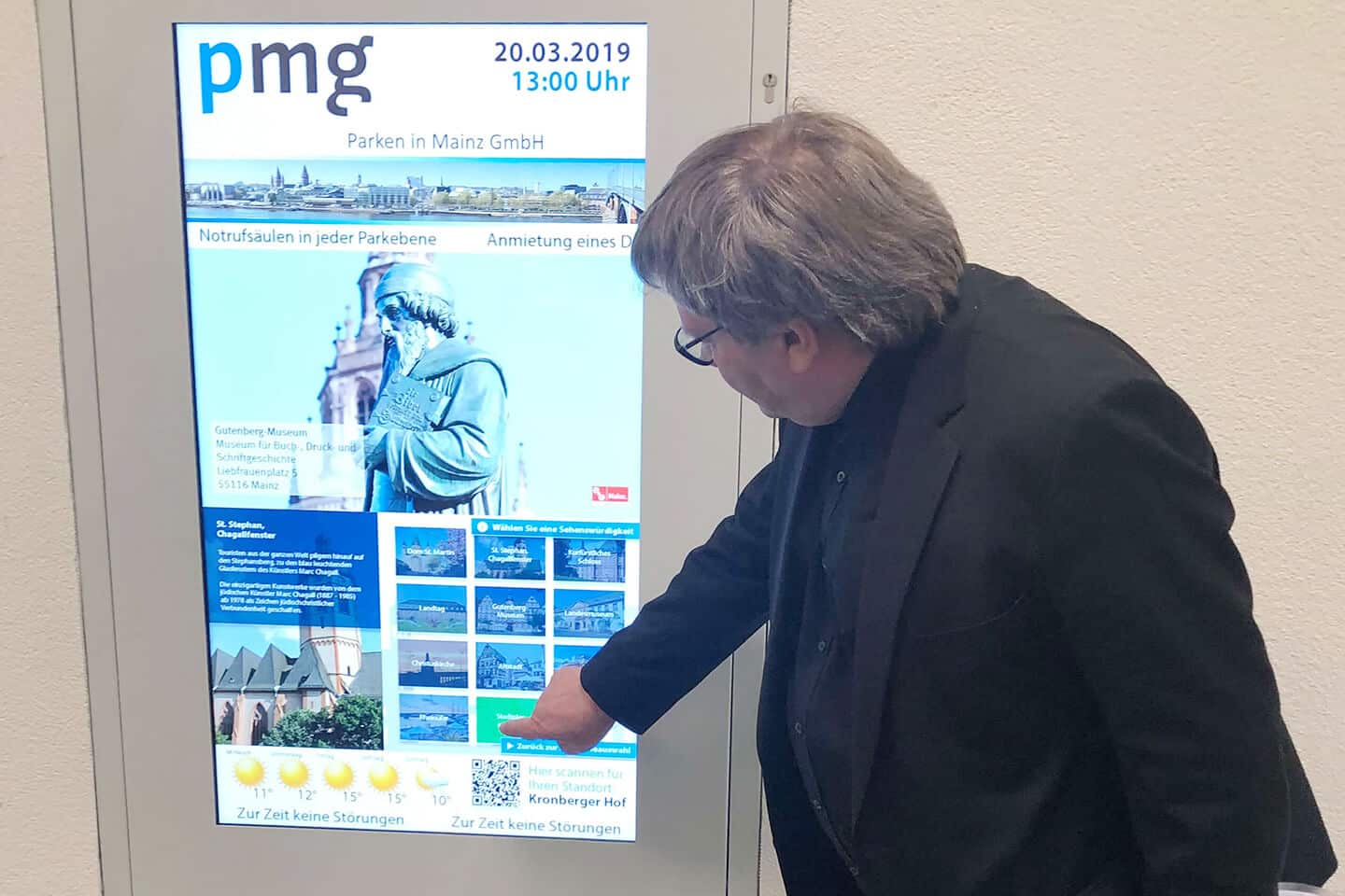 PMG präsentiert interaktive Info-Stele im Parkhaus Kronberger Hof